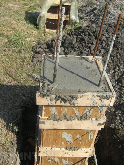 Бюджетная баня своими руками DIY из старых бревен.. Столбчатый (свайный) фундамент для бани 02 Бюджетная баня своими руками DIY из старых бревен.. Столбчатый (свайный) фундамент для бани 02