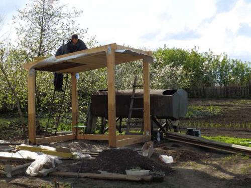 Баня своими руками из подручных материалов. Баня из г*вна и палок... ч.1