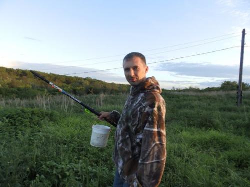 Баня своими руками из подручных материалов. Баня из г*вна и палок... ч.1