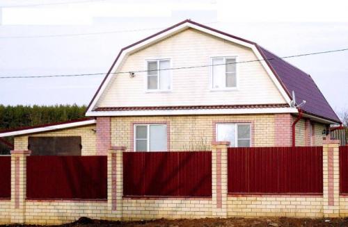 Грамотная планировка одноэтажного дома. Одноэтажный дом 10 на 10 метров с мансардой: планировка с расширением вверх