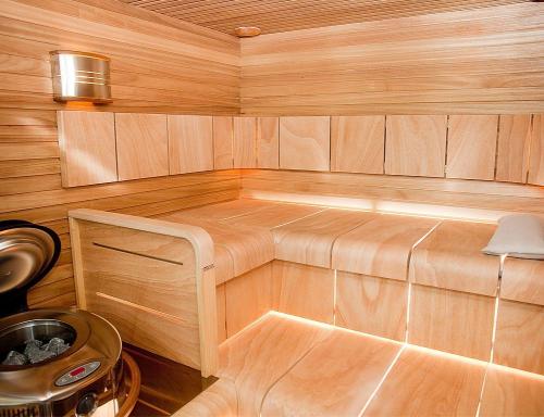 Сауна в деревянном доме или отдельная баня. Когда баня не только для парения 08