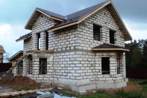 Из чего строить дом дешевле. Из каких материалов и по какой технологии построить бюджетный загородный дом