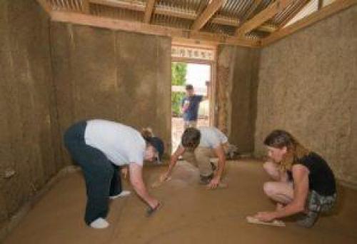 Утепление пола опилками с известью. Утепление пола