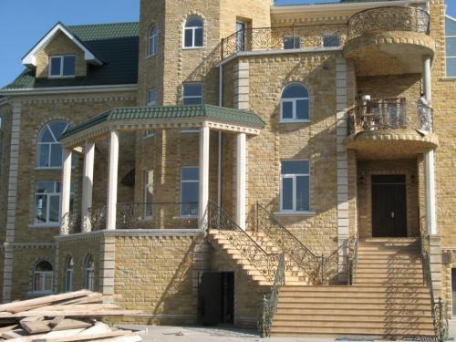 Из чего проще построить дом самому. Как глобально сэкономить на строительстве?