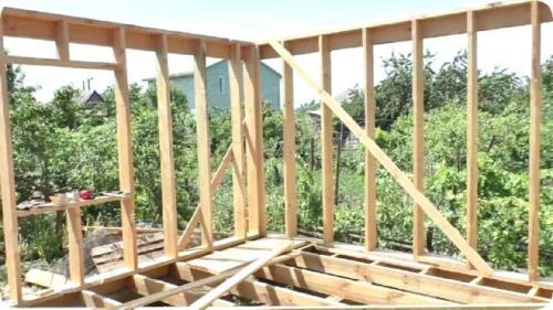 Бюджетная баня на даче своими руками. Строим бюджетную баню на даче – быстро и недорого своими руками