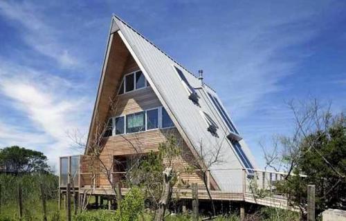 Дом-шалаш, как называется. Примеры готовых проектов: естественная простота и вызывающая дерзость