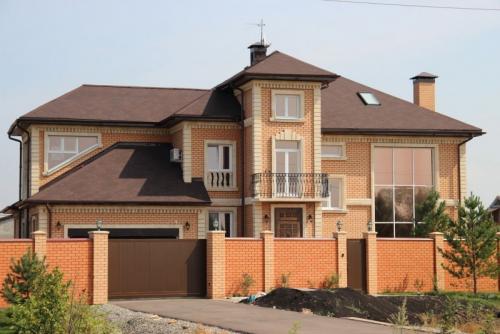 Дом с кирпича. Дом из кирпича: пошаговая инструкция, как правильно и быстро построить кирпичный дом (100 фото и видео)